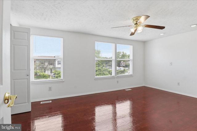 4749 HERSAND CT, Woodbridge, VA 22193