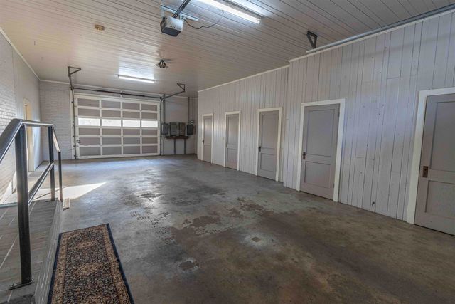 401 E POPLAR AVE, Selmer, TN 38375