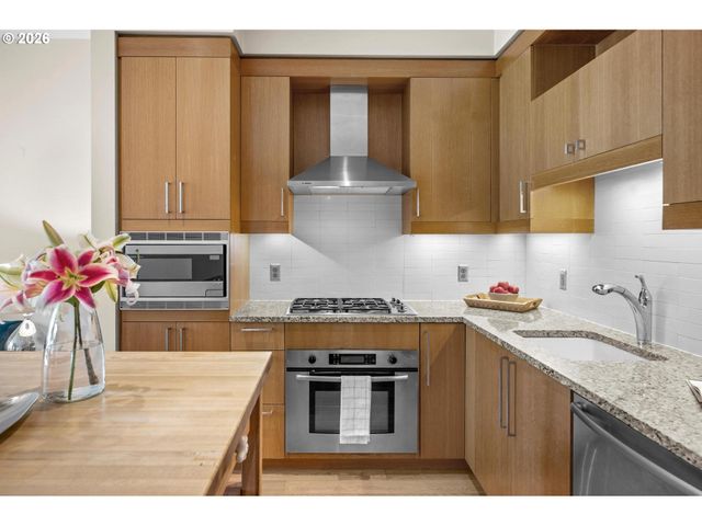 2351 Nw WESTOVER Rd 315, Portland, OR 97210