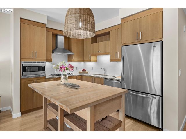 2351 Nw WESTOVER Rd 315, Portland, OR 97210
