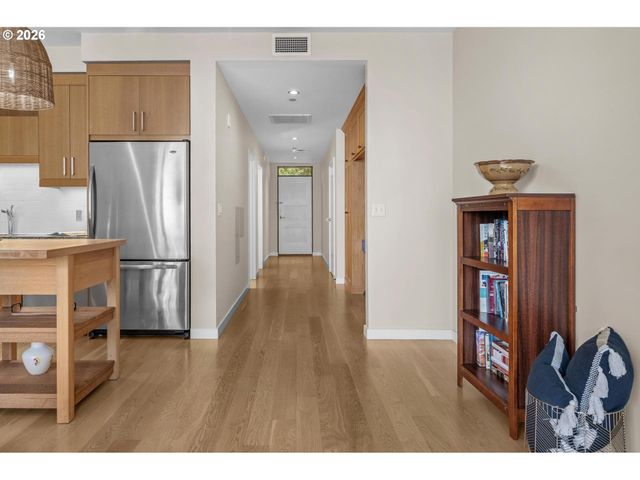 2351 Nw WESTOVER Rd 315, Portland, OR 97210
