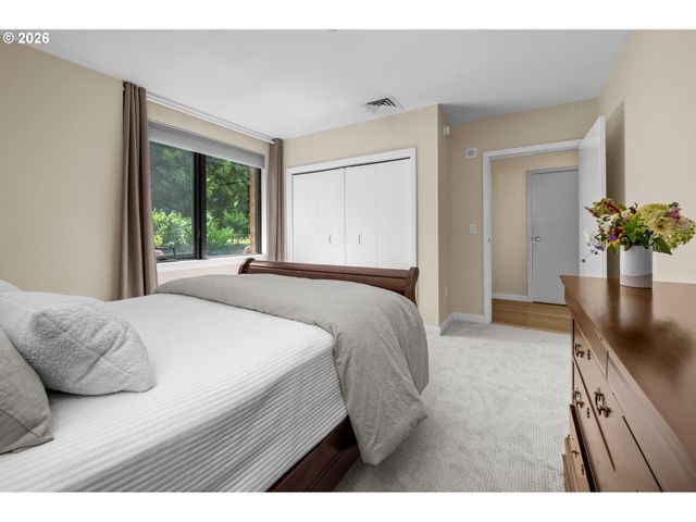 2351 Nw WESTOVER Rd 315, Portland, OR 97210