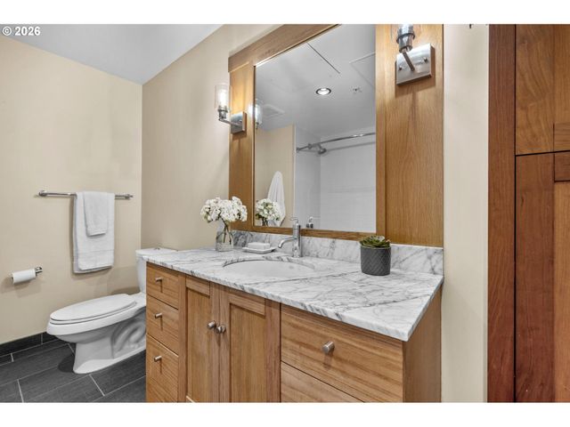 2351 Nw WESTOVER Rd 315, Portland, OR 97210