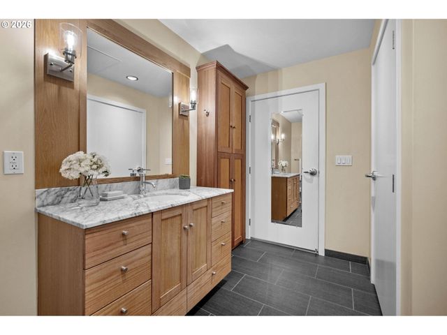 2351 Nw WESTOVER Rd 315, Portland, OR 97210