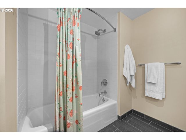 2351 Nw WESTOVER Rd 315, Portland, OR 97210