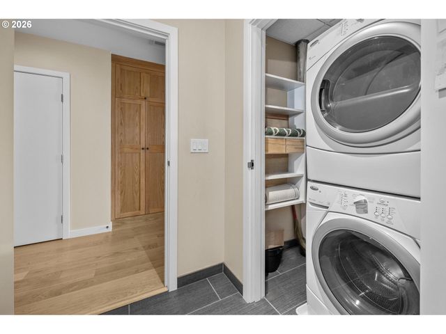 2351 Nw WESTOVER Rd 315, Portland, OR 97210