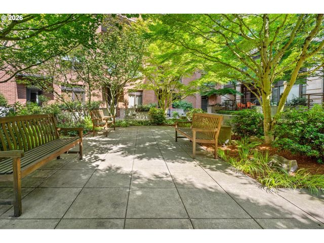 2351 Nw WESTOVER Rd 315, Portland, OR 97210