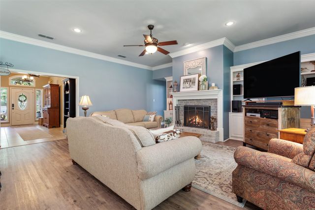 1340 Bridle Path, Lindale, TX 75771