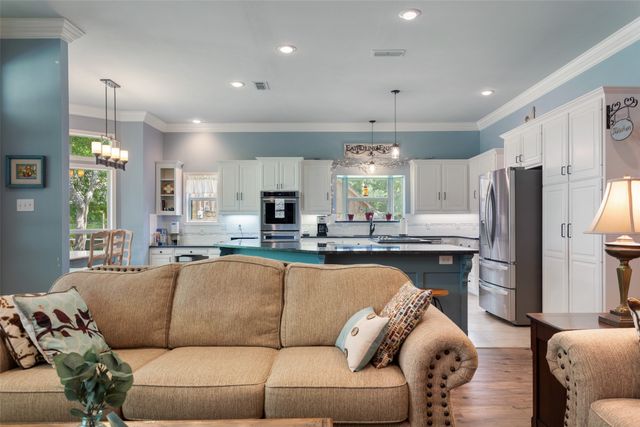 1340 Bridle Path, Lindale, TX 75771