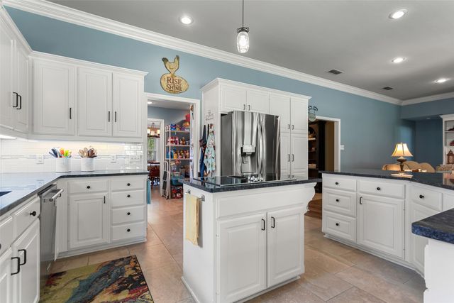 1340 Bridle Path, Lindale, TX 75771