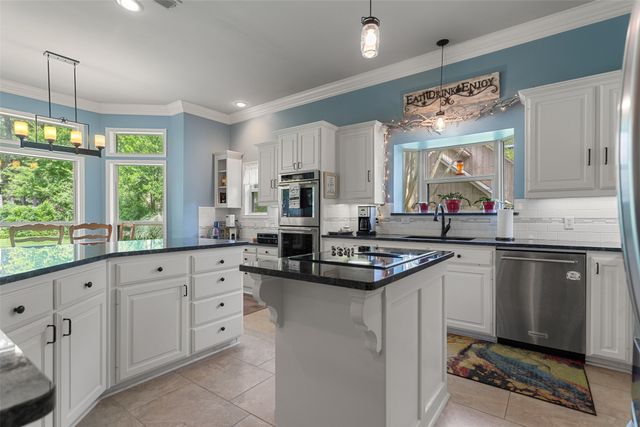 1340 Bridle Path, Lindale, TX 75771