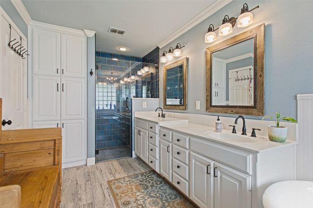 1340 Bridle Path, Lindale, TX 75771