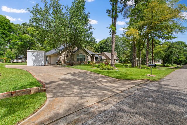 1340 Bridle Path, Lindale, TX 75771