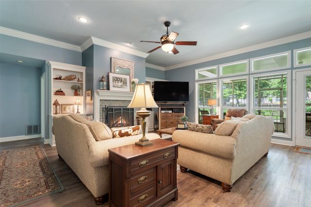 1340 Bridle Path, Lindale, TX 75771