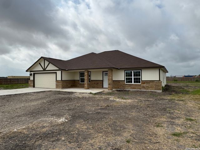 472 County Rd. 679, Natalia, TX 78059