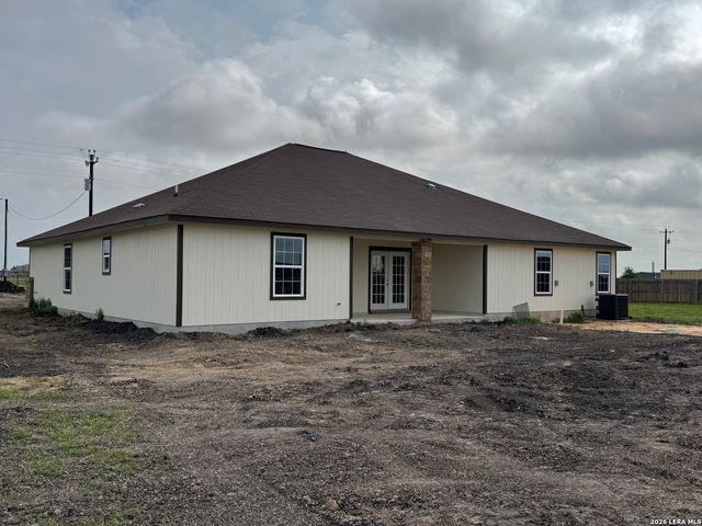 472 County Rd. 679, Natalia, TX 78059