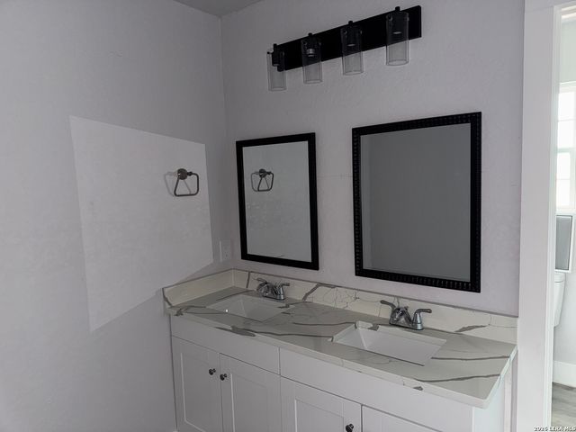 472 County Rd. 679, Natalia, TX 78059