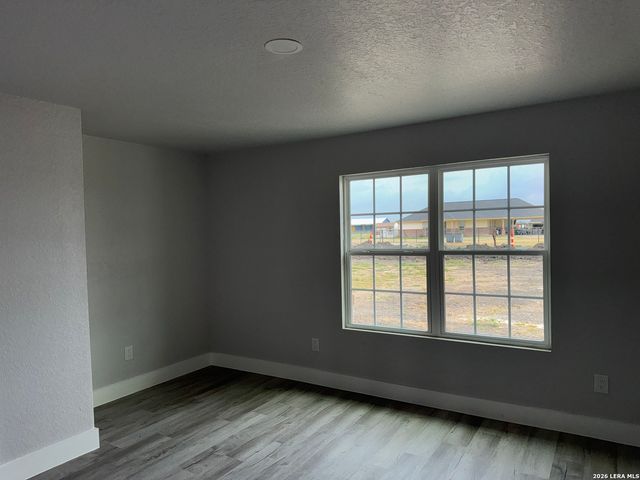 472 County Rd. 679, Natalia, TX 78059