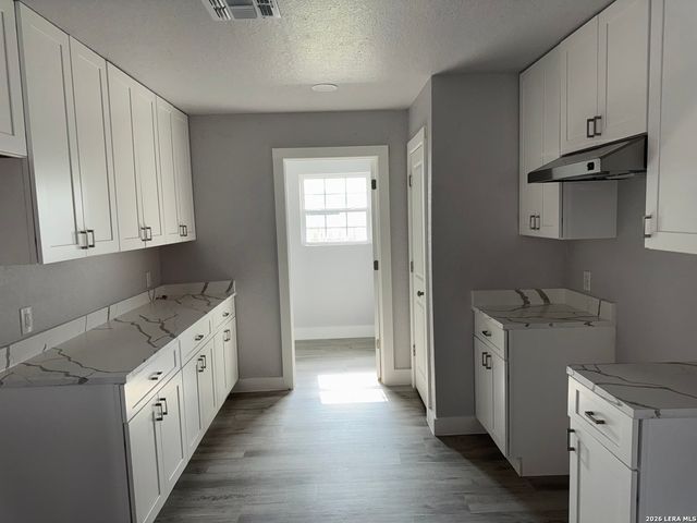 472 County Rd. 679, Natalia, TX 78059