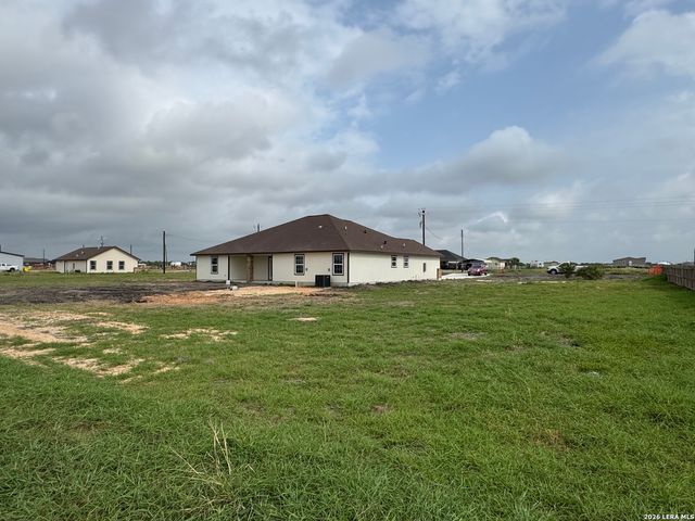 472 County Rd. 679, Natalia, TX 78059