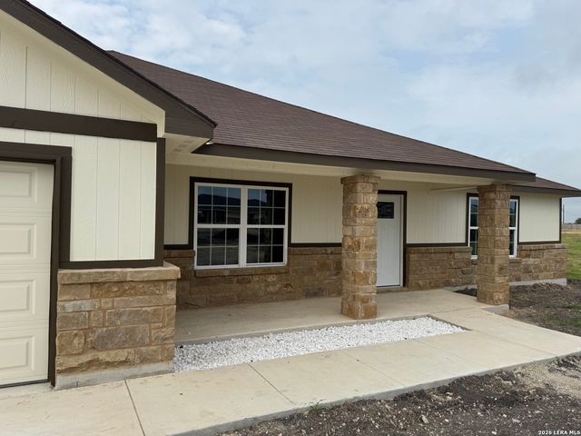 472 County Rd. 679, Natalia, TX 78059