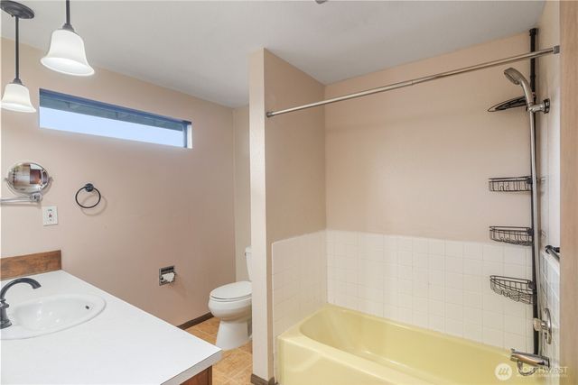 205 Beacon Hill Drive, Hoquiam, WA 98550