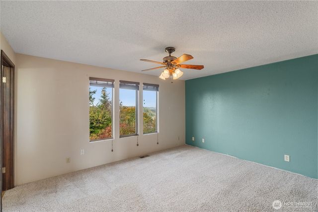 205 Beacon Hill Drive, Hoquiam, WA 98550