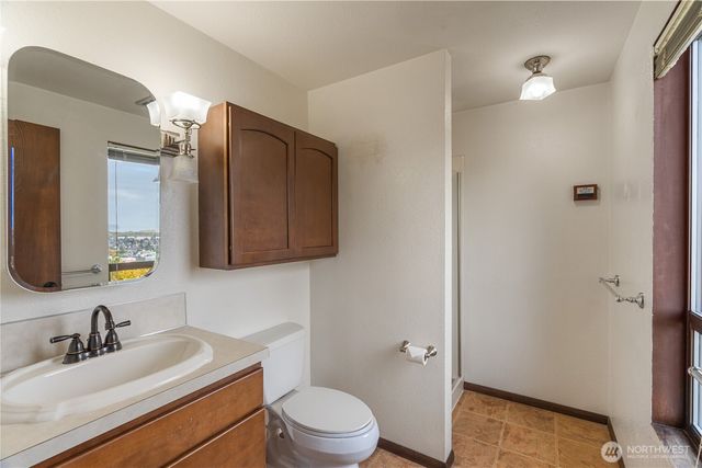 205 Beacon Hill Drive, Hoquiam, WA 98550