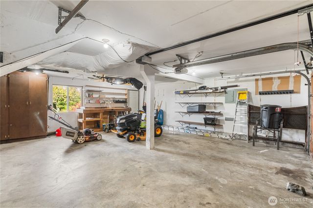 205 Beacon Hill Drive, Hoquiam, WA 98550