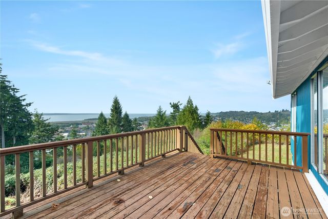 205 Beacon Hill Drive, Hoquiam, WA 98550
