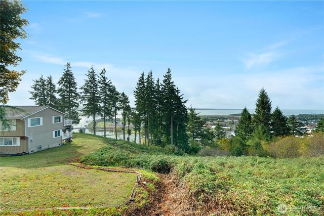205 Beacon Hill Drive, Hoquiam, WA 98550