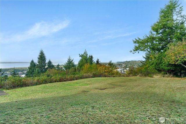 205 Beacon Hill Drive, Hoquiam, WA 98550