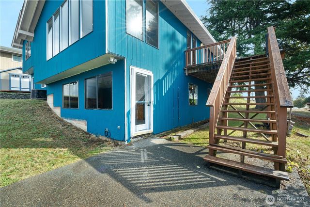 205 Beacon Hill Drive, Hoquiam, WA 98550