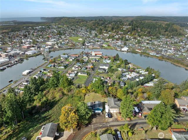 205 Beacon Hill Drive, Hoquiam, WA 98550