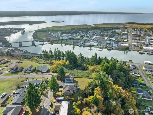 205 Beacon Hill Drive, Hoquiam, WA 98550