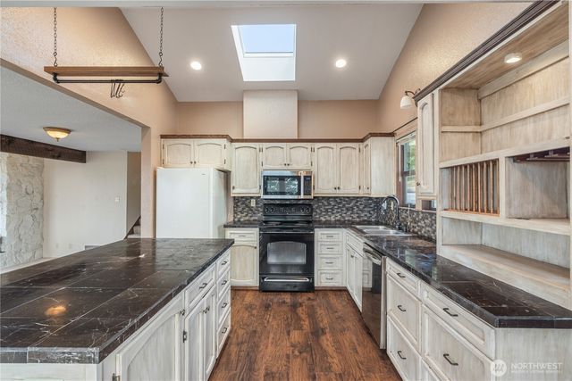 205 Beacon Hill Drive, Hoquiam, WA 98550