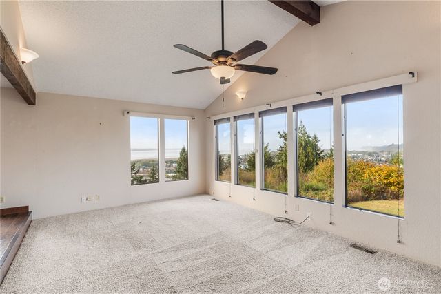 205 Beacon Hill Drive, Hoquiam, WA 98550