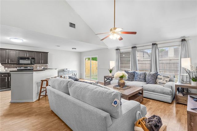7609 Timber Crest Dr, Corpus Christi, TX 78413