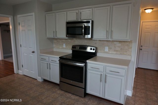 407 Sundown Court, Hubert, NC 28539