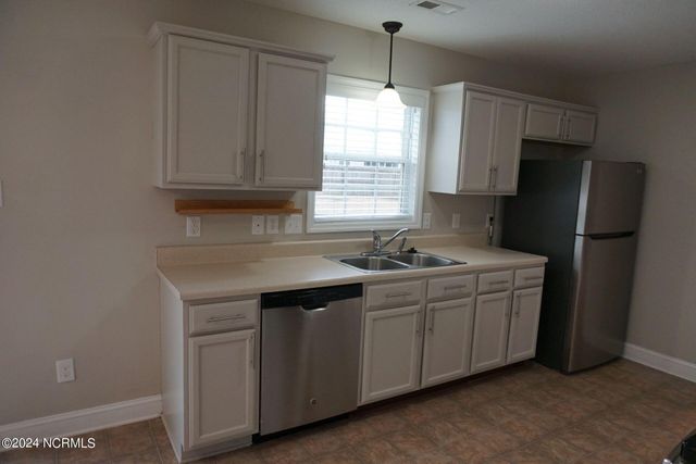 407 Sundown Court, Hubert, NC 28539