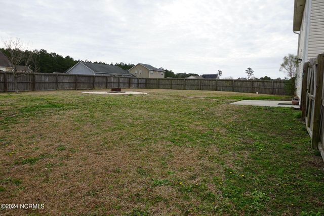 407 Sundown Court, Hubert, NC 28539