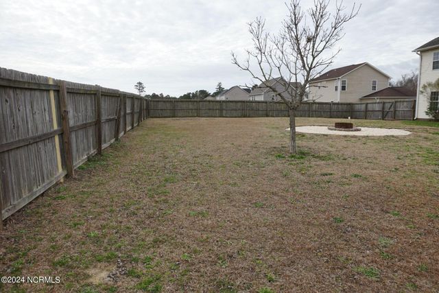 407 Sundown Court, Hubert, NC 28539