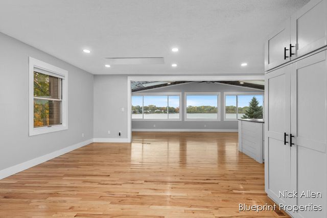 7093 Peninsula Drive NE, Rockford, MI 49341