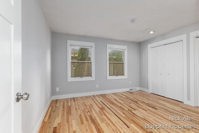 7093 Peninsula Drive NE, Rockford, MI 49341