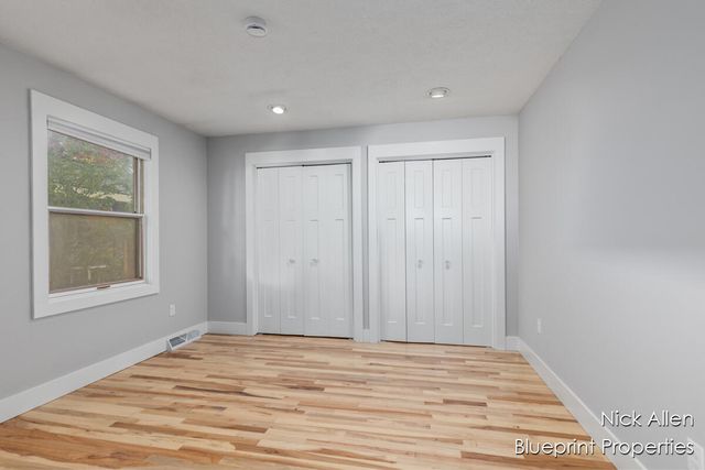 7093 Peninsula Drive NE, Rockford, MI 49341