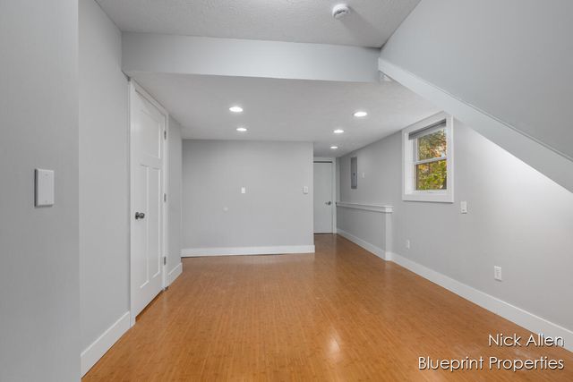 7093 Peninsula Drive NE, Rockford, MI 49341