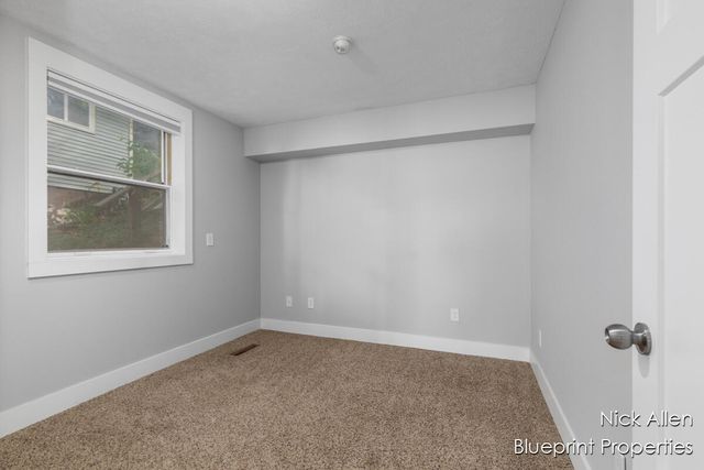 7093 Peninsula Drive NE, Rockford, MI 49341