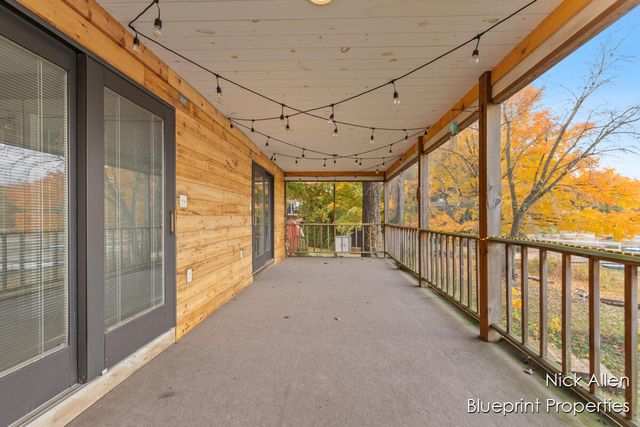 7093 Peninsula Drive NE, Rockford, MI 49341