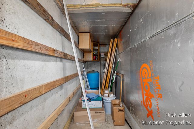 7093 Peninsula Drive NE, Rockford, MI 49341