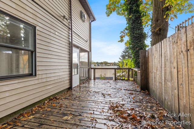 7093 Peninsula Drive NE, Rockford, MI 49341